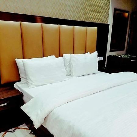 Diplomat Inn Karachi Exteriör bild