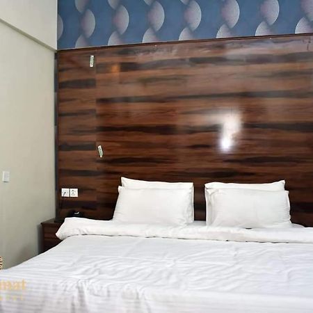 Diplomat Inn Karachi Exteriör bild
