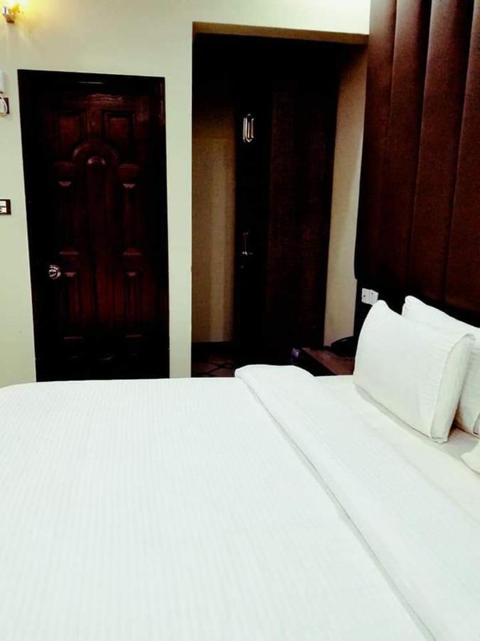 Diplomat Inn Karachi Exteriör bild