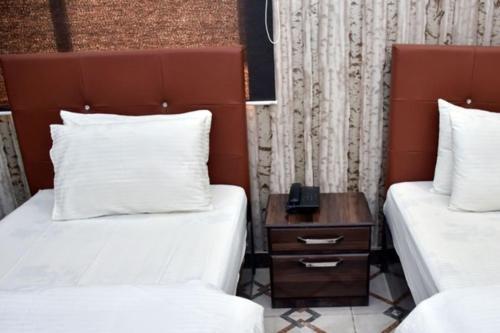 Diplomat Inn Karachi Exteriör bild