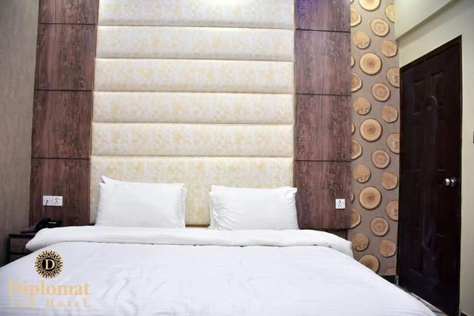 Diplomat Inn Karachi Exteriör bild
