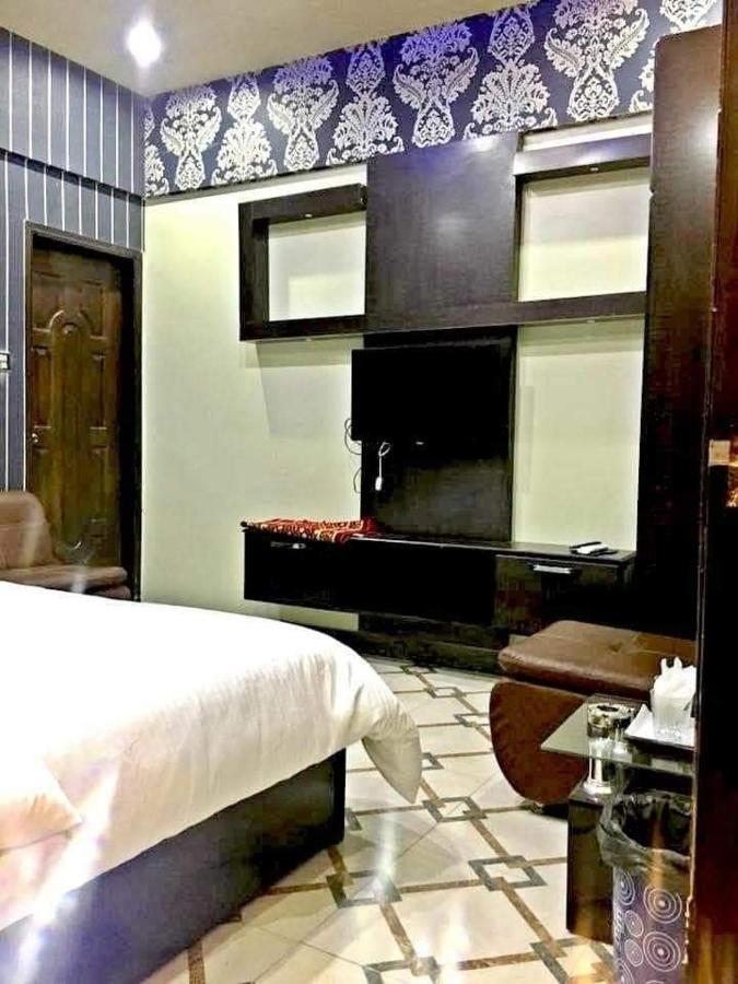 Diplomat Inn Karachi Exteriör bild